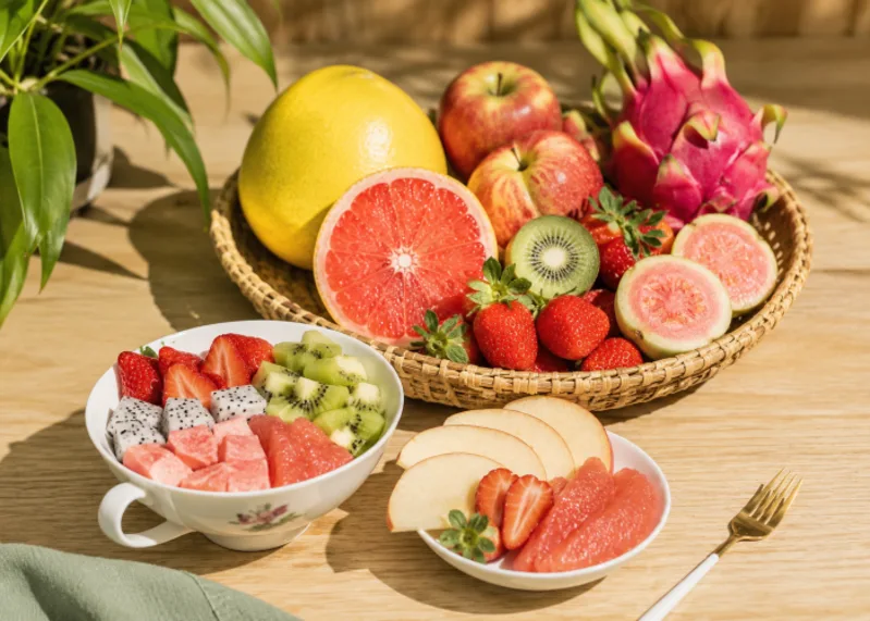 Táo, bưởi, kiwi, dâu tây và ổi là các loại trái cây phù hợp khi giảm cân